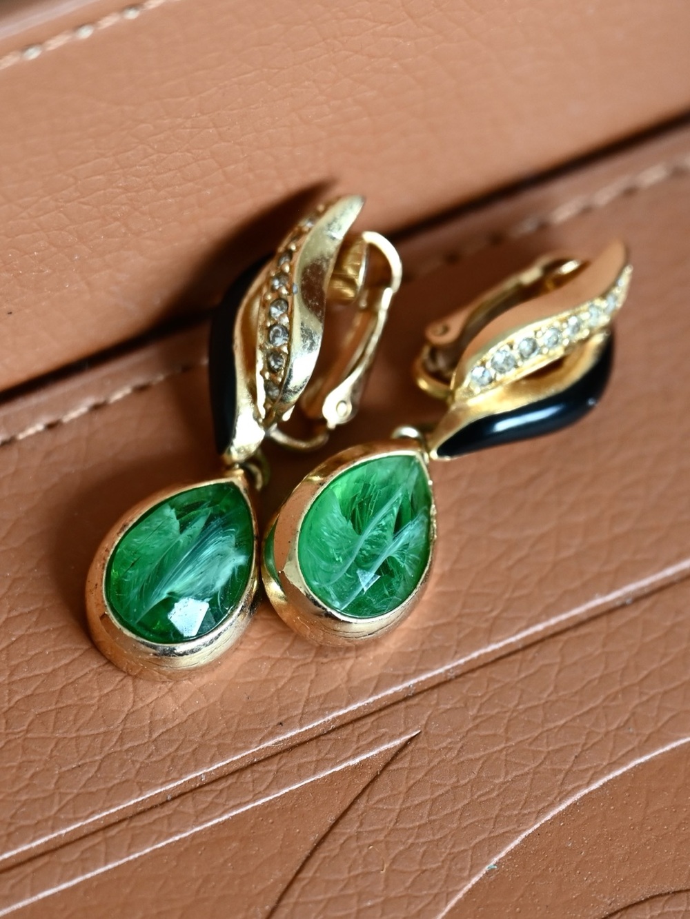 Authentic Vintage Dior Teardrop Green Swirly Glass Dangle Gold Clip-On Earrings - Picture 3 of 5